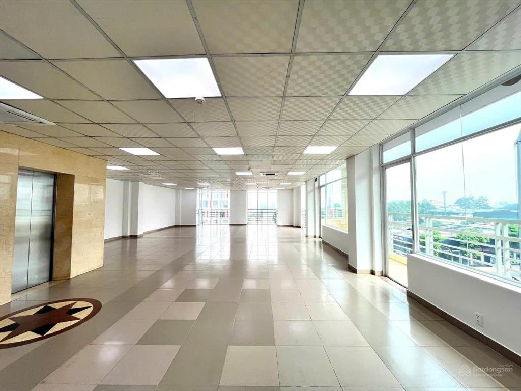 Chính chủ cho thuê văn phòng mặt tiền cộng hòađối diện nhà ga t3
