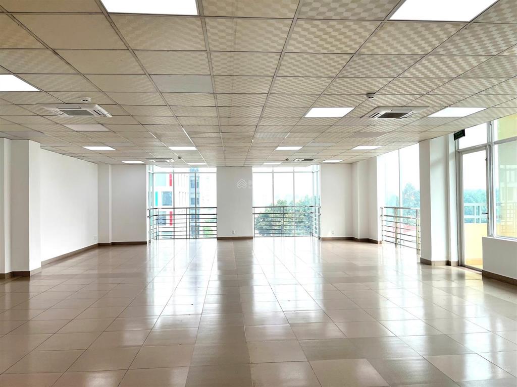 Chính chủ cho thuê văn phòng mặt tiền cộng hòađối diện nhà ga t3