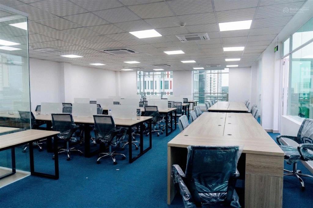 Chính chủ cho thuê văn phòng mặt tiền cộng hòađối diện nhà ga t3