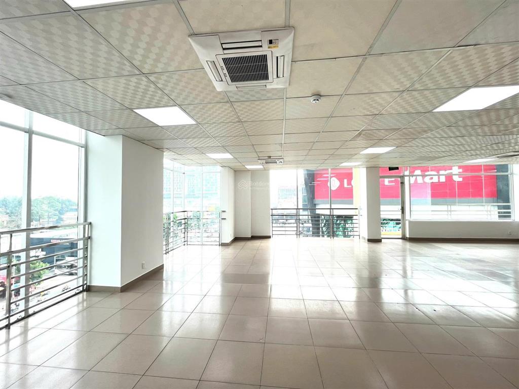 Chính chủ cho thuê văn phòng mặt tiền cộng hòađối diện nhà ga t3