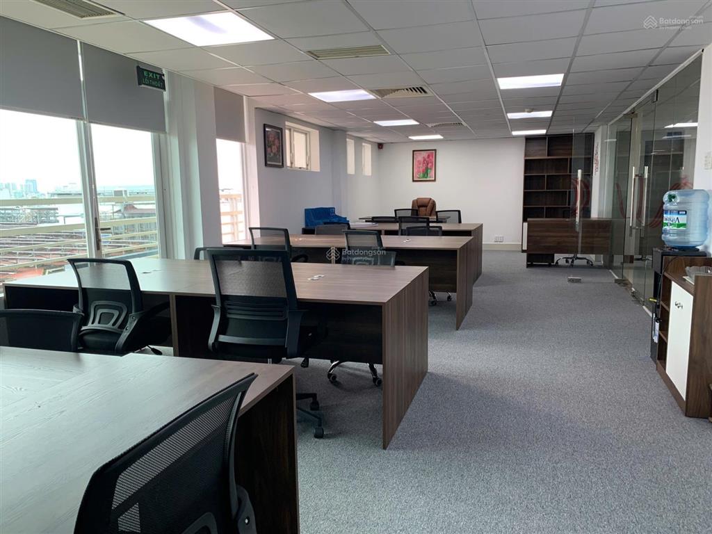 Văn phòng vòng xoay hàng xanh  full nội thất