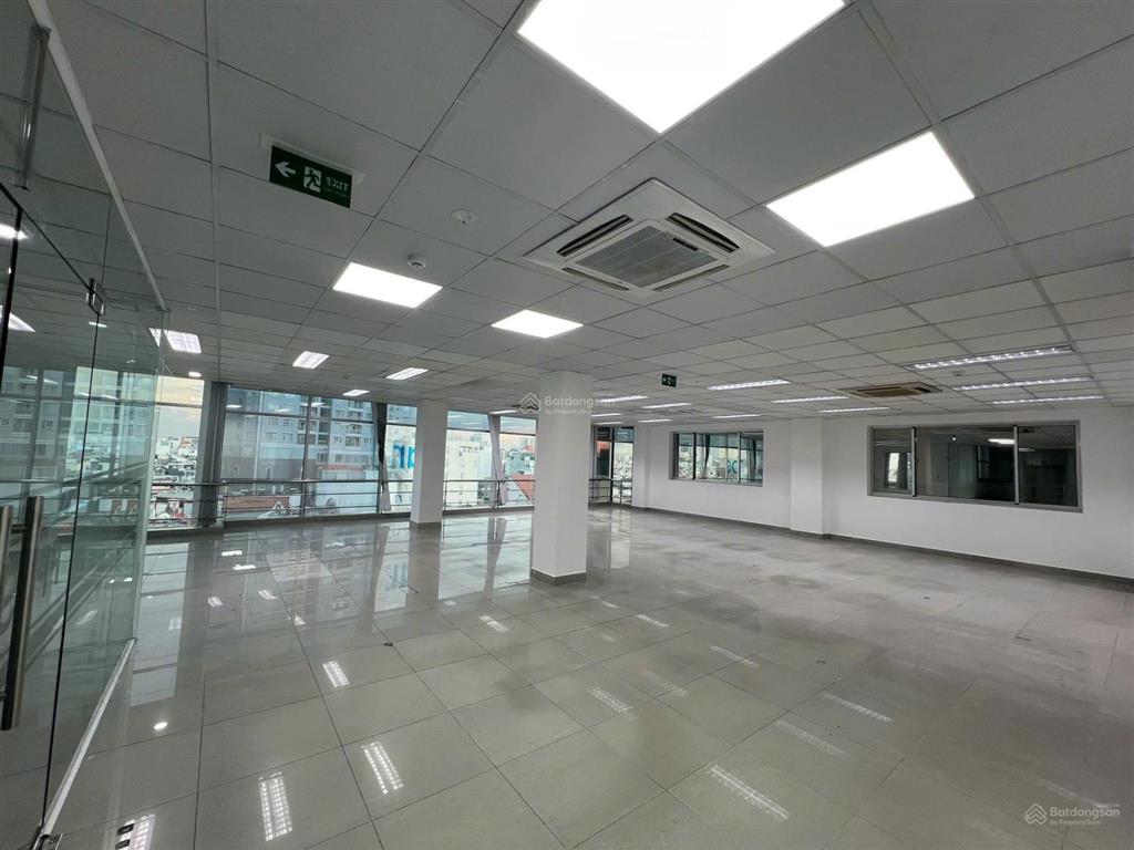 Văn phòng mặt tiền phố ẩm thực phan xích long  phú nhuận, 160m², setup sẵn nội thất, an ninh 24/7