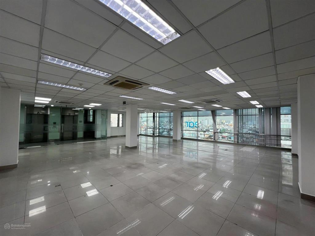 Văn phòng mặt tiền phố ẩm thực phan xích long  phú nhuận, 160m², setup sẵn nội thất, an ninh 24/7
