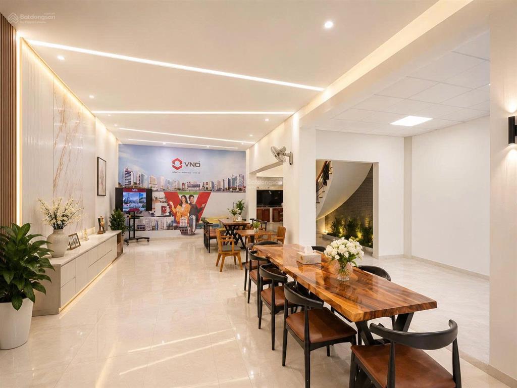 Văn phòng mặt tiền pasteur q3  full nội thất