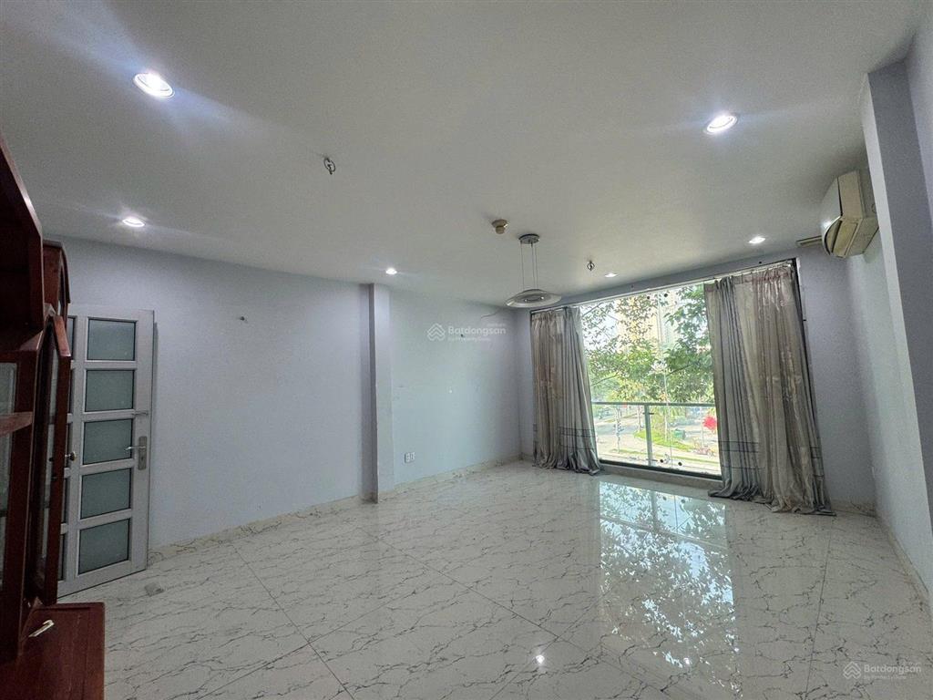 Mặt tiền thuận kiều ngay bệnh viện chợ rẫy 108,3 m² đất 558,8 m² sàn 14 phòng khép kín 2 sổ hồng