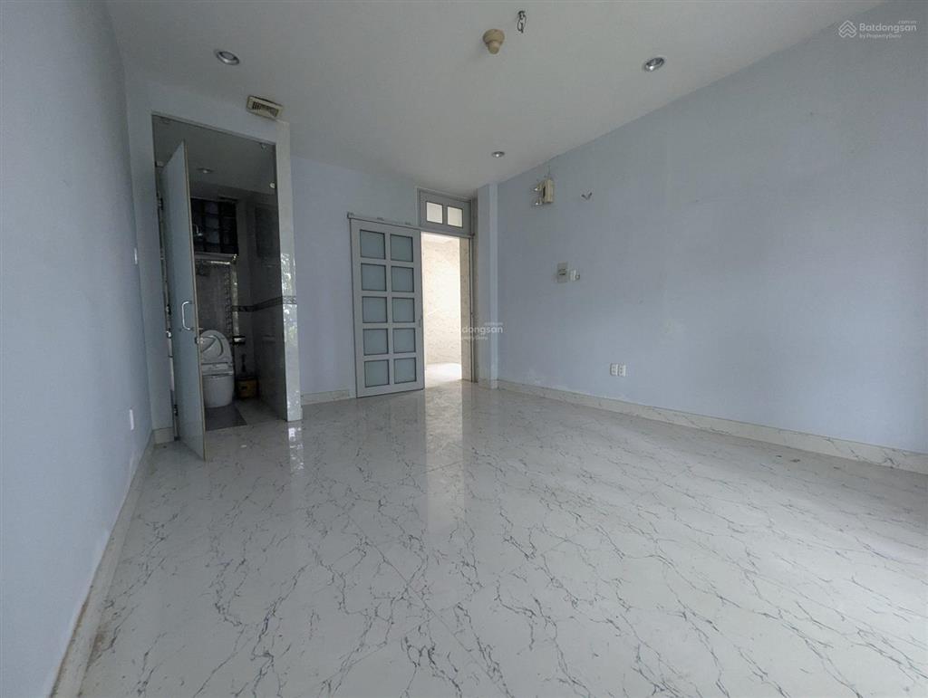 Mặt tiền thuận kiều ngay bệnh viện chợ rẫy 108,3 m² đất 558,8 m² sàn 14 phòng khép kín 2 sổ hồng