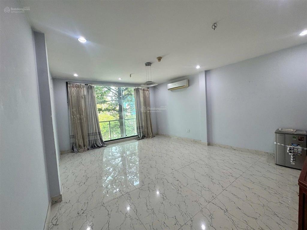 Mặt tiền thuận kiều ngay bệnh viện chợ rẫy 108,3 m² đất 558,8 m² sàn 14 phòng khép kín 2 sổ hồng