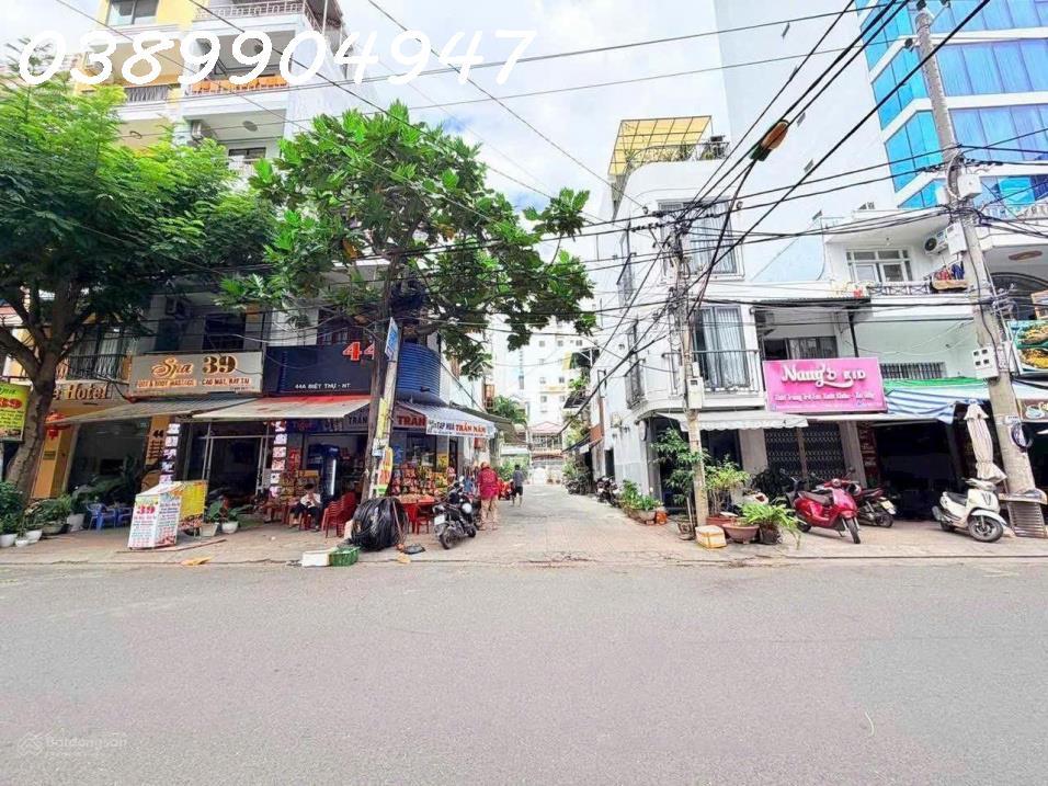 Nhà 2,5 tầng Đường Biệt Thự _ hẻm ô tô thông ] * Cách biển Trần Phú : 300m * Giá : 4,3 tỷ