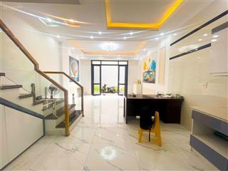 Bán nhà ngay sát mặt đường trung hành  kinh doanh được, giao thông thuận tiện