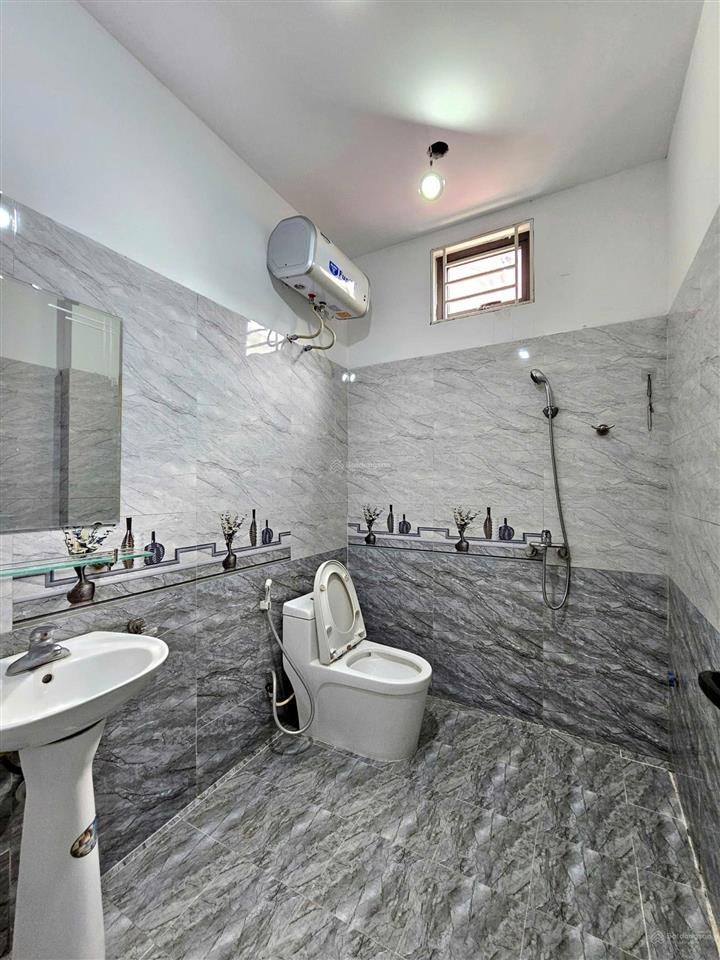 184 mặt trăng bán nhà ngay chợ cột đèn, ngõ nông, 30 bước chân ra thiên đường ẩm thực