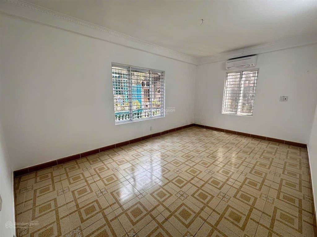 279 mt / bán nhà đường trần nguyên hãn