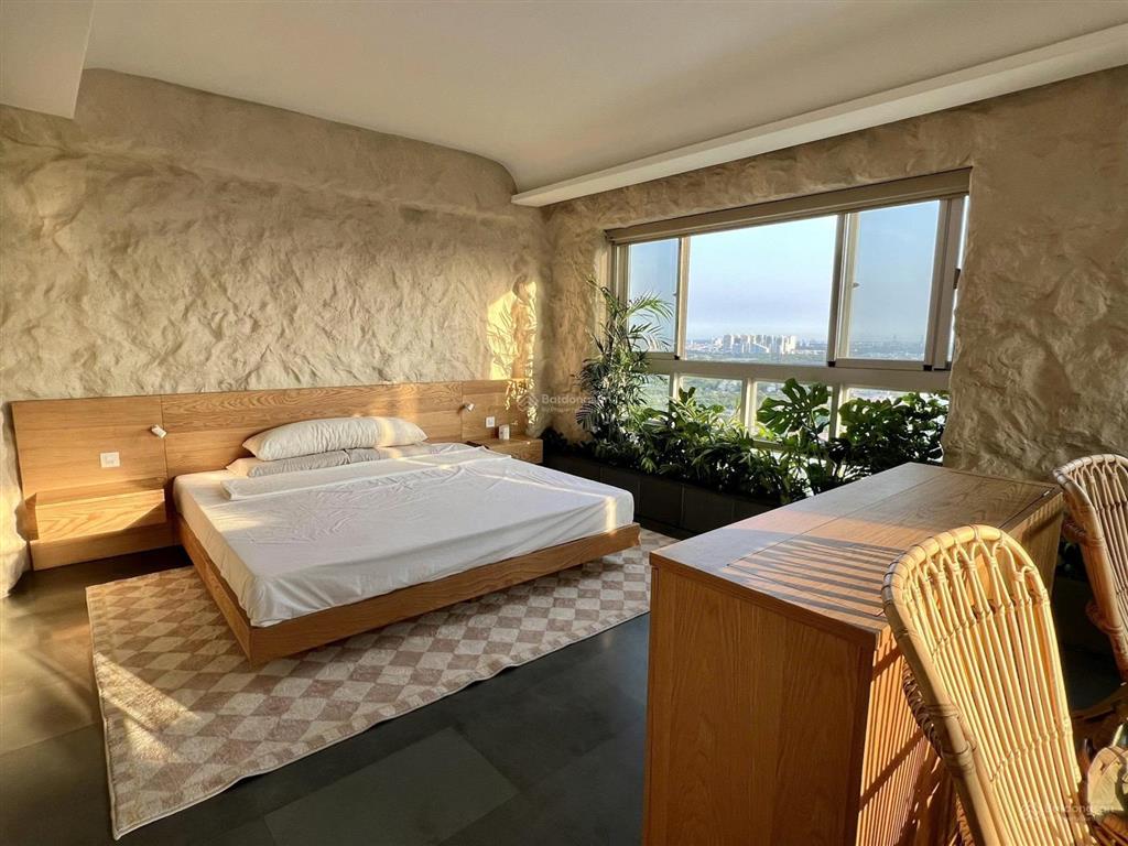 Cực phẩm penthouse hiếm cho thuê, nhà đẹp hiện đại view pháo hoa toàn thành phố, 240m  em huệ