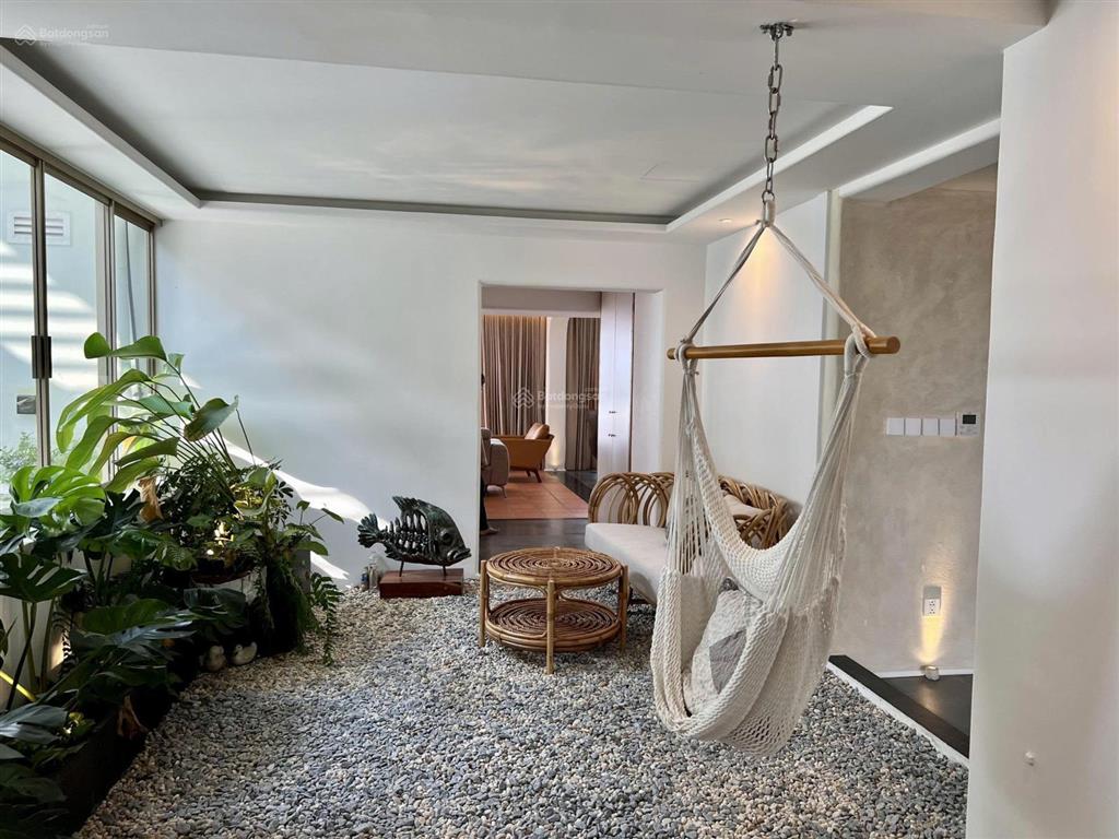 Cực phẩm penthouse hiếm cho thuê, nhà đẹp hiện đại view pháo hoa toàn thành phố, 240m  em huệ