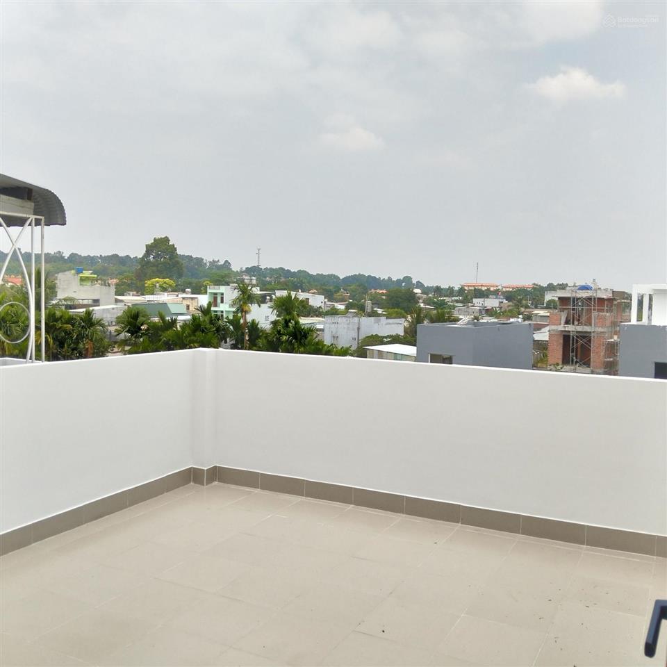 Bán nhà 4 tầng mới xây kế bên vinhomes. dt 74m2 4pn, 4wc ôtô ngủ trong sân nhà. giá 5.5 tỷ bớt lộc