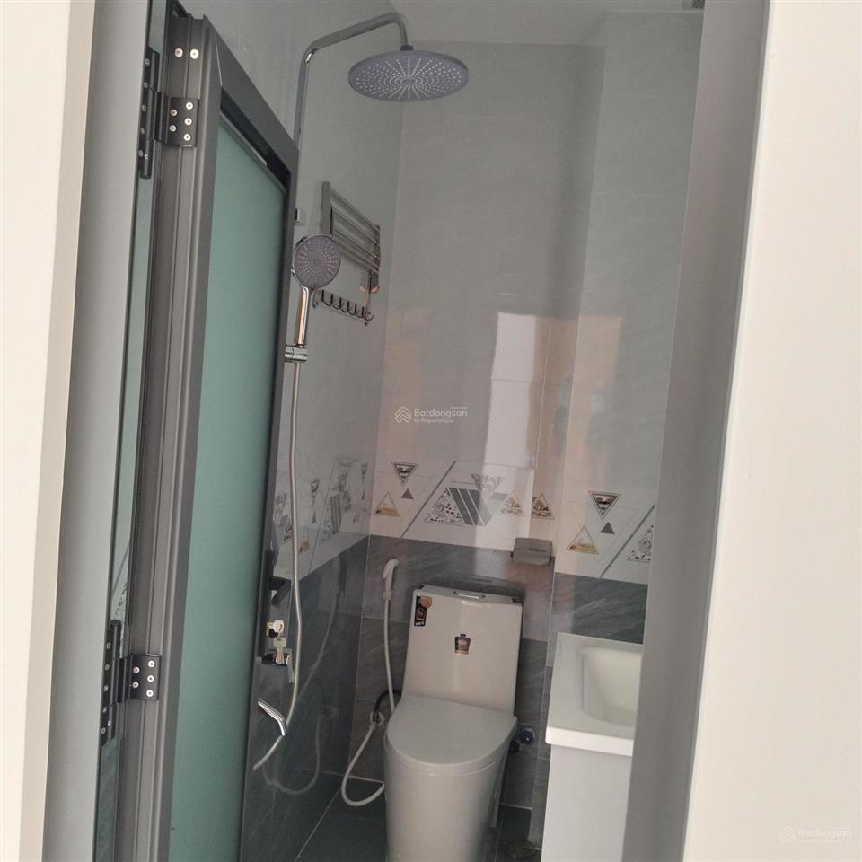 Bán nhà 4 tầng mới xây kế bên vinhomes. dt 74m2 4pn, 4wc ôtô ngủ trong sân nhà. giá 5.5 tỷ bớt lộc