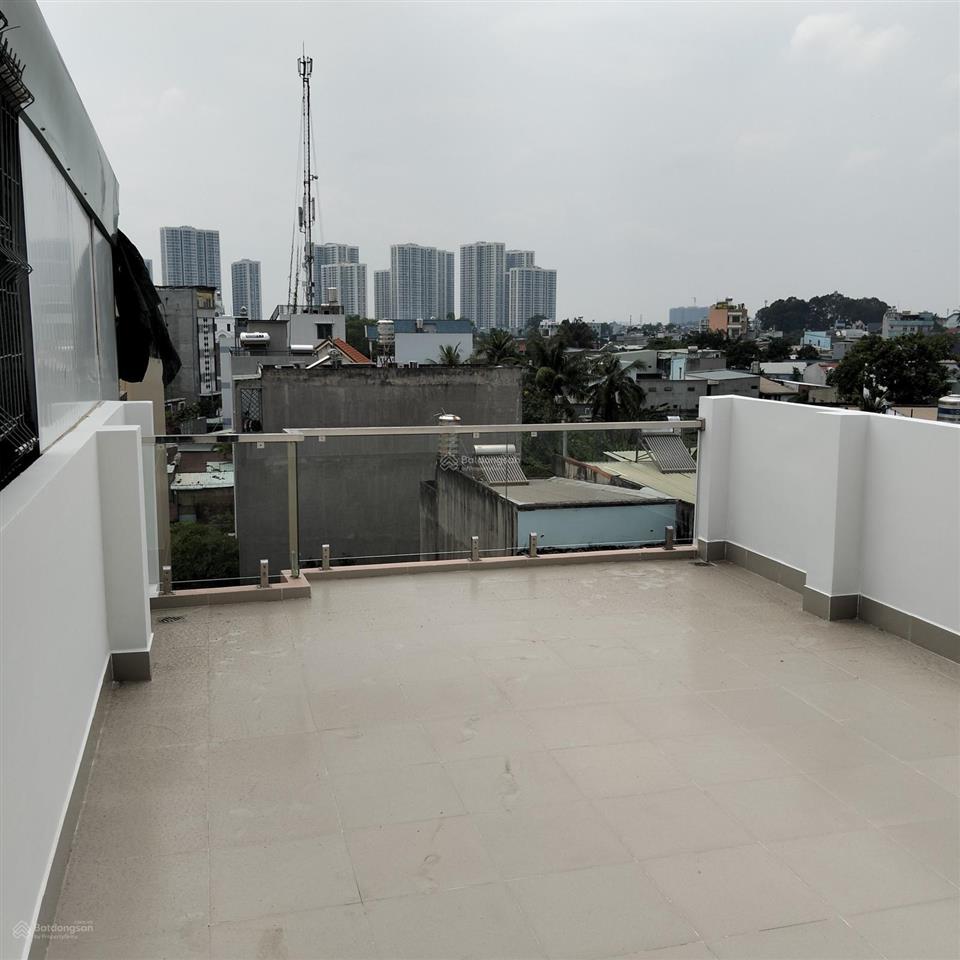 Bán nhà 4 tầng mới xây kế bên vinhomes. dt 74m2 4pn, 4wc ôtô ngủ trong sân nhà. giá 5.5 tỷ bớt lộc