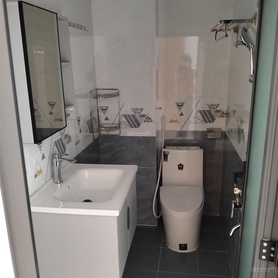 Bán nhà 4 tầng mới xây kế bên vinhomes. dt 74m2 4pn, 4wc ôtô ngủ trong sân nhà. giá 5.5 tỷ bớt lộc