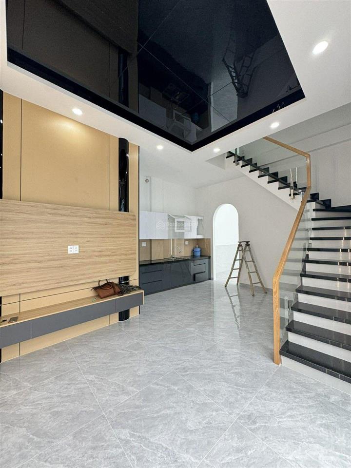 Bán nhà 4 tầng mới xây 60m24pn5wc đường 102 tăng nhơn phú a. ôtô 7 chỗ ngủ trong nhà. giá 6.5 tỷ.