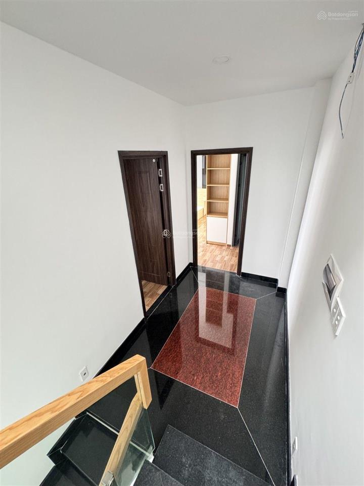Bán nhà 4 tầng mới xây 60m24pn5wc đường 102 tăng nhơn phú a. ôtô 7 chỗ ngủ trong nhà. giá 6.5 tỷ.