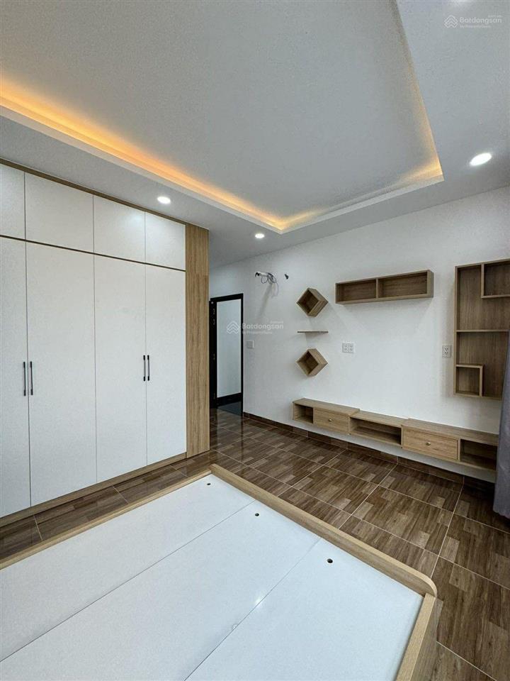 Bán nhà 4 tầng mới xây 60m24pn5wc đường 102 tăng nhơn phú a. ôtô 7 chỗ ngủ trong nhà. giá 6.5 tỷ.