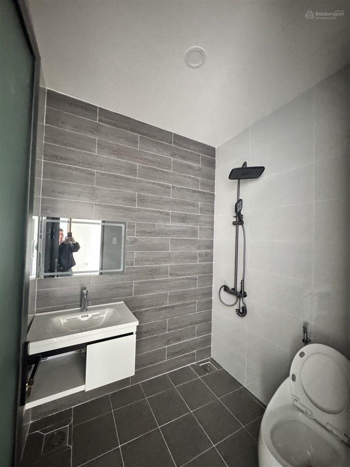 Bán nhà 4 tầng mới xây 60m24pn5wc đường 102 tăng nhơn phú a. ôtô 7 chỗ ngủ trong nhà. giá 6.5 tỷ.