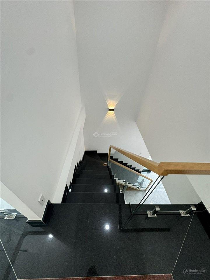 Bán nhà 4 tầng mới xây 60m24pn5wc đường 102 tăng nhơn phú a. ôtô 7 chỗ ngủ trong nhà. giá 6.5 tỷ.
