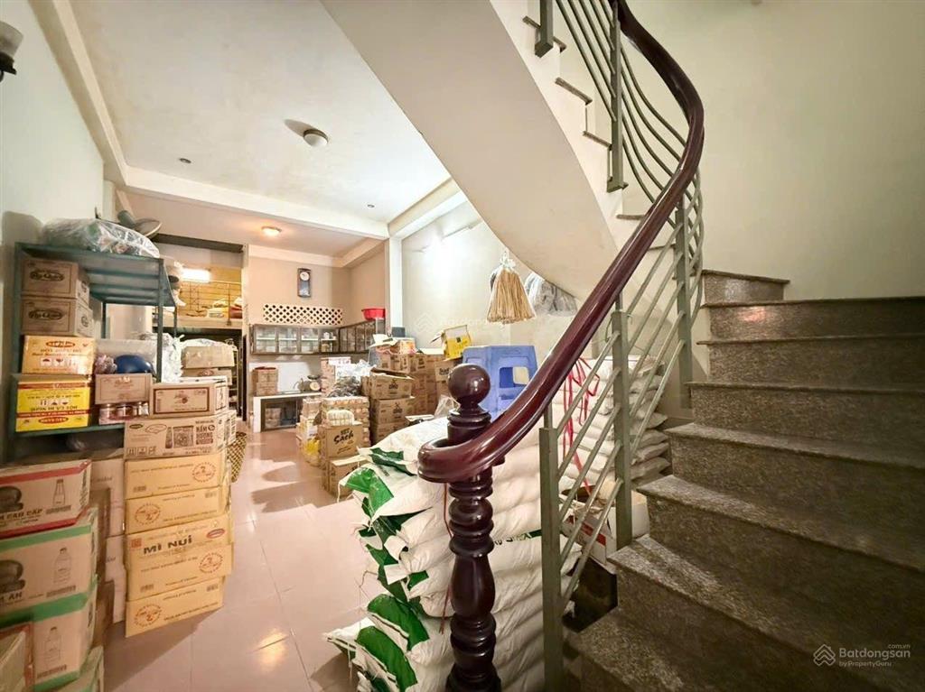Bán nhà mặt tiền đường số 4 phường phước bình quận 9. dt 98m2. đường 10m vỉa hè 2 bên. giá 10 tỷ.