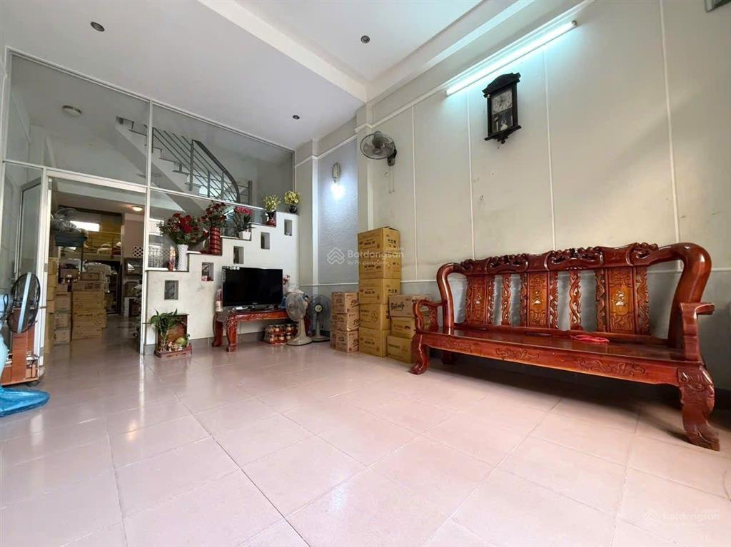Bán nhà mặt tiền đường số 4 phường phước bình quận 9. dt 98m2. đường 10m vỉa hè 2 bên. giá 10 tỷ.