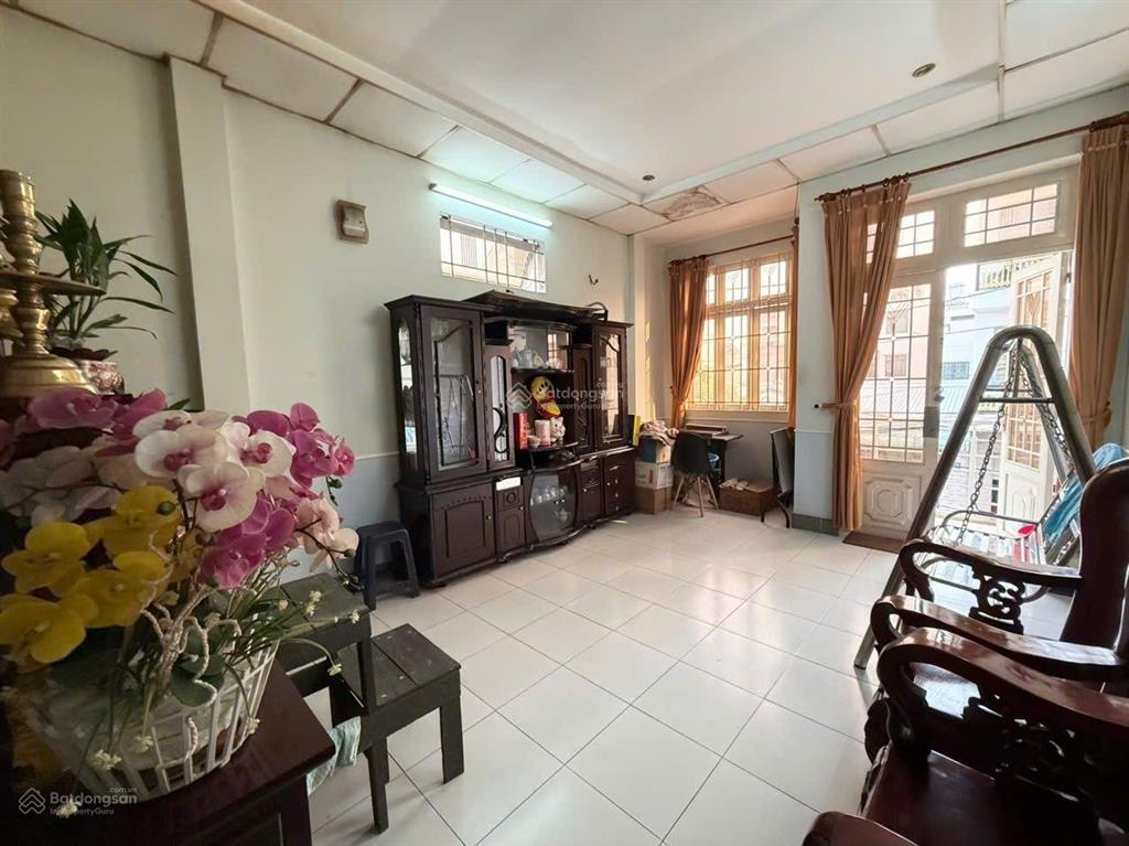 Bán nhà mặt tiền đường số 4 phường phước bình quận 9. dt 98m2. đường 10m vỉa hè 2 bên. giá 10 tỷ.