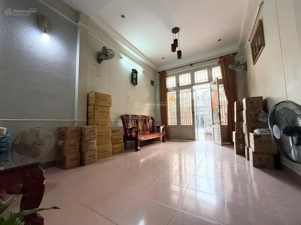 Bán nhà mặt tiền đường số 4 phường phước bình quận 9. dt 98m2. đường 10m vỉa hè 2 bên. giá 10 tỷ.