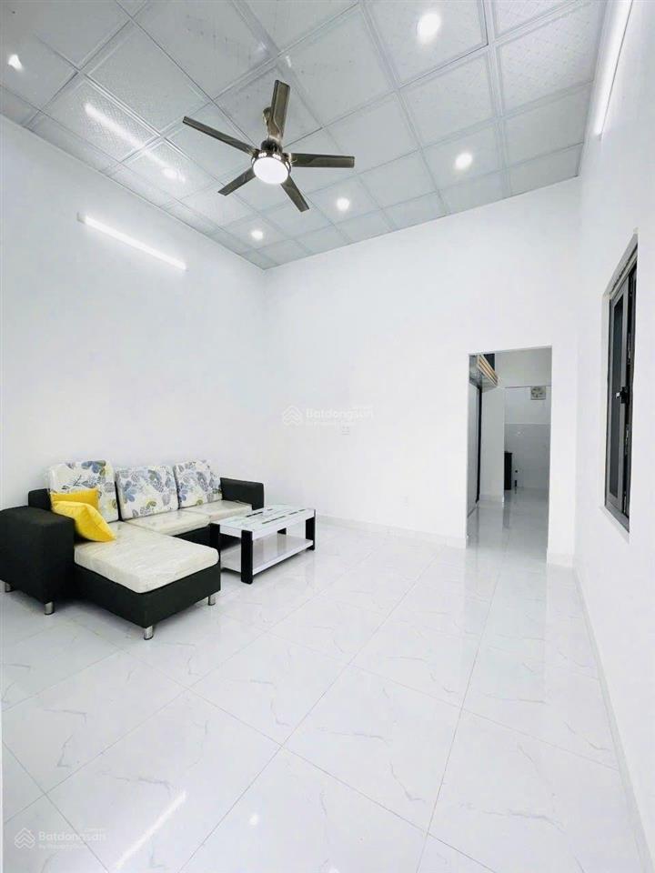 Bán nhà đường 339 đỗ xuân hợp, đường ôtô tránh nhau thông tứ tung. ngang 5m bề thế  3pn. giá 5.6