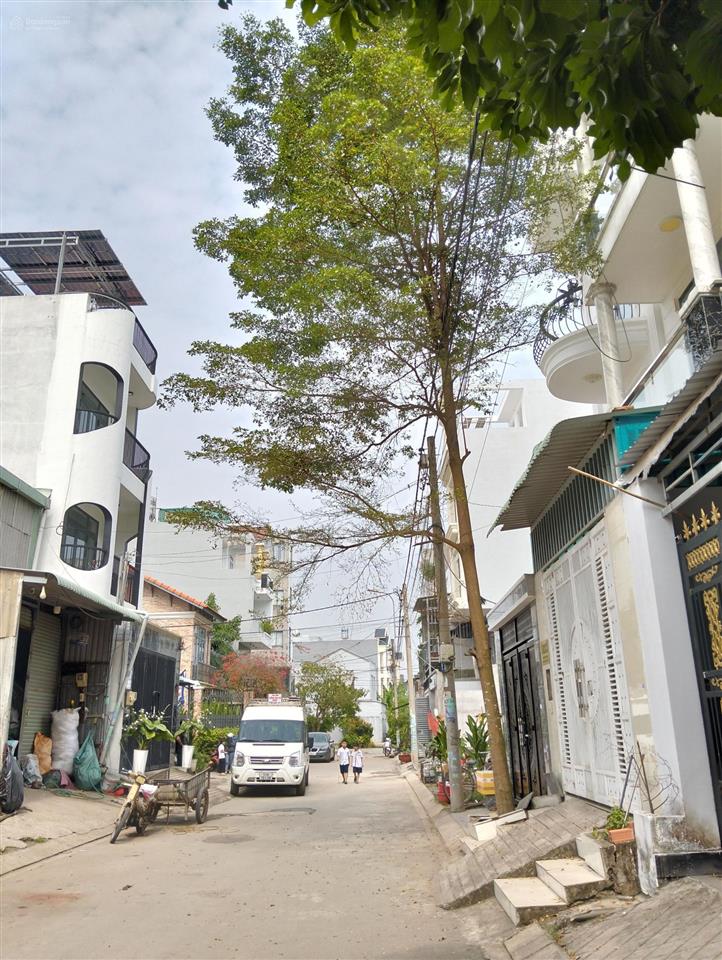 Bán đất nền 100% thổ cư đường số 1 long trường quận 9. đường 9m có vỉa hè. giá 3.6 tỷ  chốt ngay.