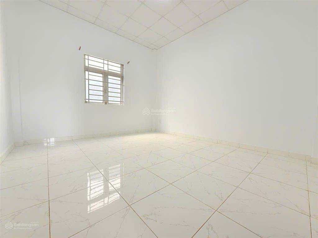 Bán nhà mặt tiền đường số 27 nguyễn xiển 70m2 ( 4m17.5m ). ôtô ngủ trong sân nhà. giá 4.75 tỷ .