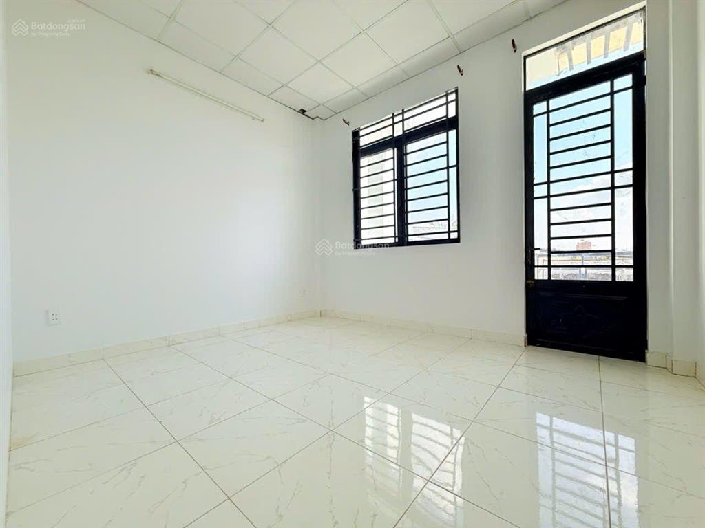 Bán nhà mặt tiền đường số 27 nguyễn xiển 70m2 ( 4m17.5m ). ôtô ngủ trong sân nhà. giá 4.75 tỷ .