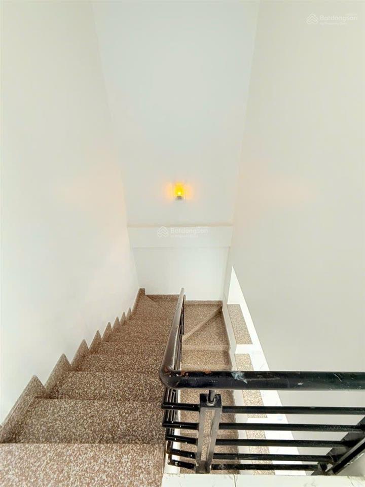 Bán nhà mặt tiền đường số 27 nguyễn xiển 70m2 ( 4m17.5m ). ôtô ngủ trong sân nhà. giá 4.75 tỷ .