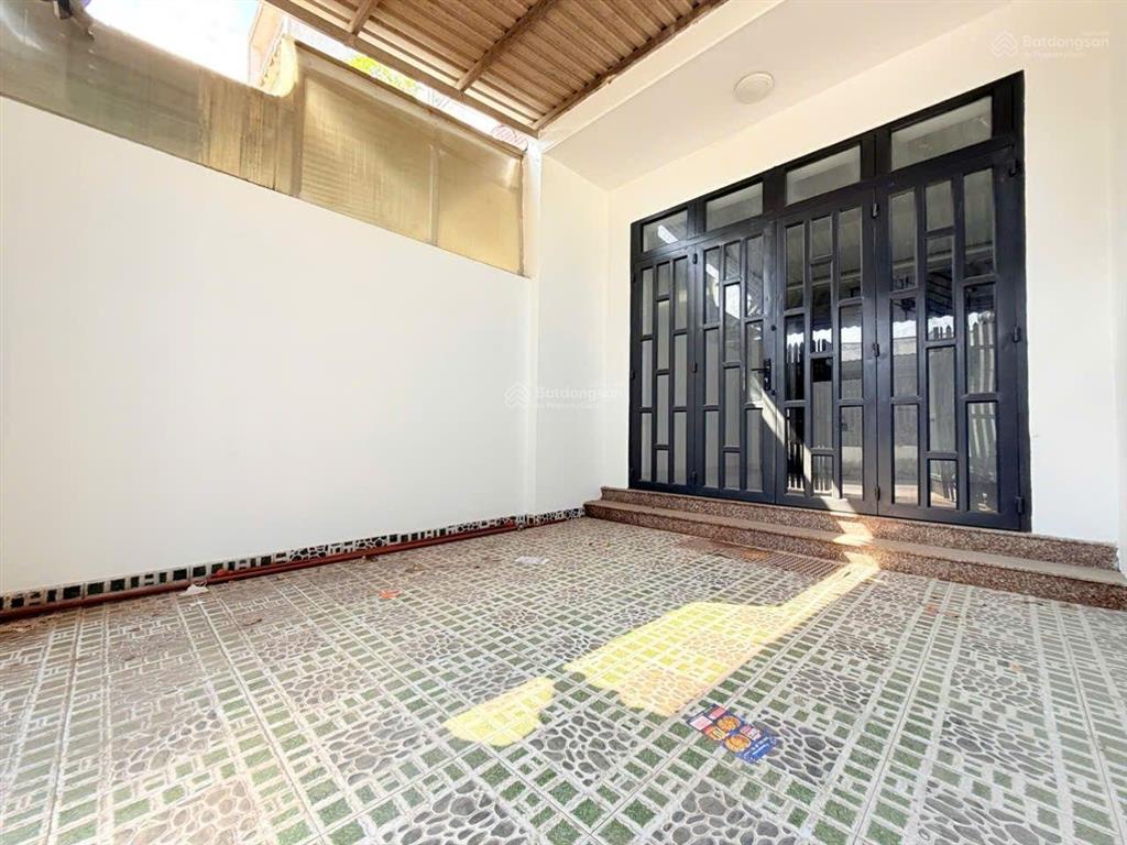 Bán nhà mặt tiền đường số 27 nguyễn xiển 70m2 ( 4m17.5m ). ôtô ngủ trong sân nhà. giá 4.75 tỷ .