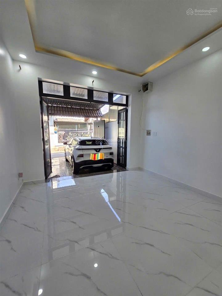 Bán nhà mặt tiền đường số 27 nguyễn xiển 70m2 ( 4m17.5m ). ôtô ngủ trong sân nhà. giá 4.75 tỷ .