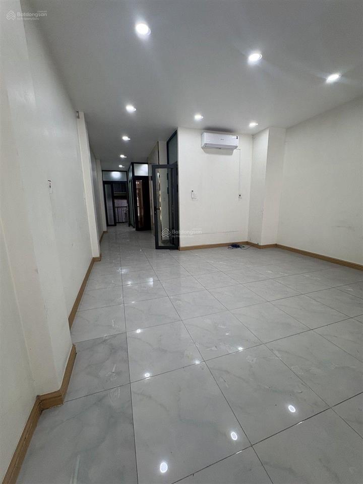 Bán tòa nhà dịch vụ, nhà mặt tiền kinh doanh sầm uất đường võ văn ngân. tổng giảm 3 tỷ. chỉ 27 tỷ.