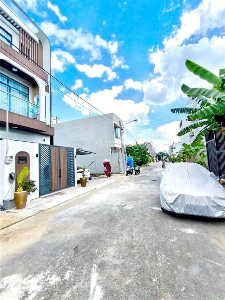 Bán nhà đẹp 4 tầng mới xây đường 23 nguyễn xiển kế bên vinhomes grand park nguyễn xiển. giá 4.8 tỷ.