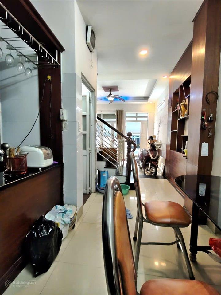 Bán nhà 3 tầng đường lã xuân oai  lê văn việt  3pn3wc. giá 4.2 tỷ bớt lộc. nhà tăng nhơn phú q9