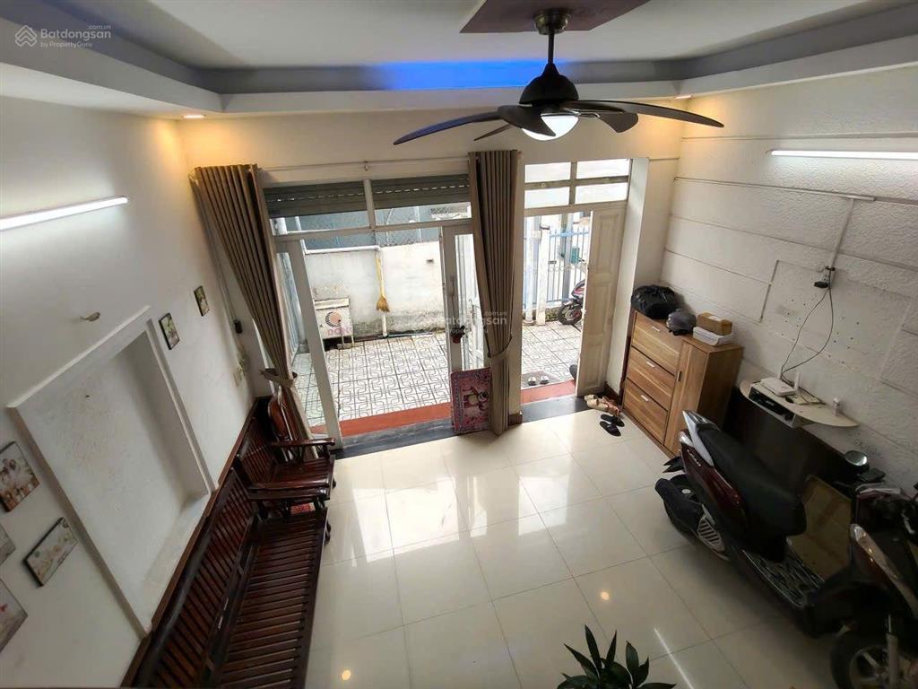 Bán nhà 3 tầng đường lã xuân oai  lê văn việt  3pn3wc. giá 4.2 tỷ bớt lộc. nhà tăng nhơn phú q9