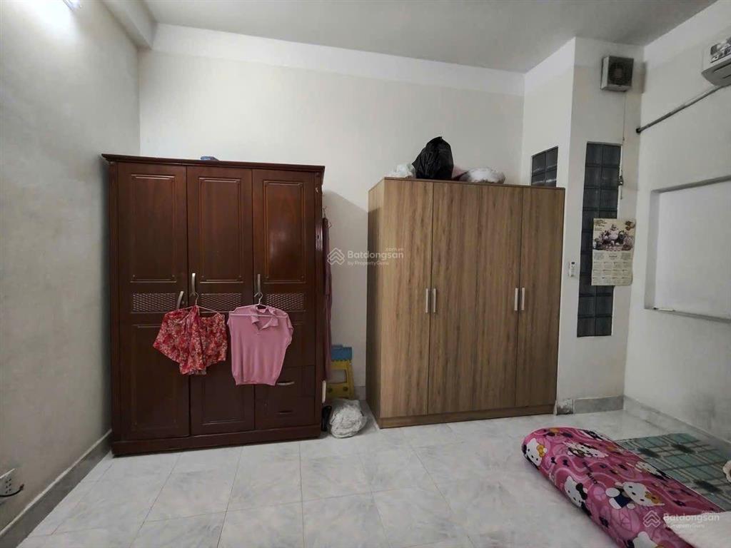 Bán nhà 3 tầng đường lã xuân oai  lê văn việt  3pn3wc. giá 4.2 tỷ bớt lộc. nhà tăng nhơn phú q9