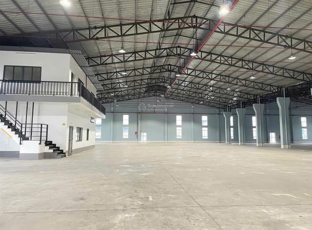 Cho thuê kho chứa hàng kcn tân bình diện tích sử dụng 1640m2 giá thuê ưu đãi có kệ để hàng sẵn