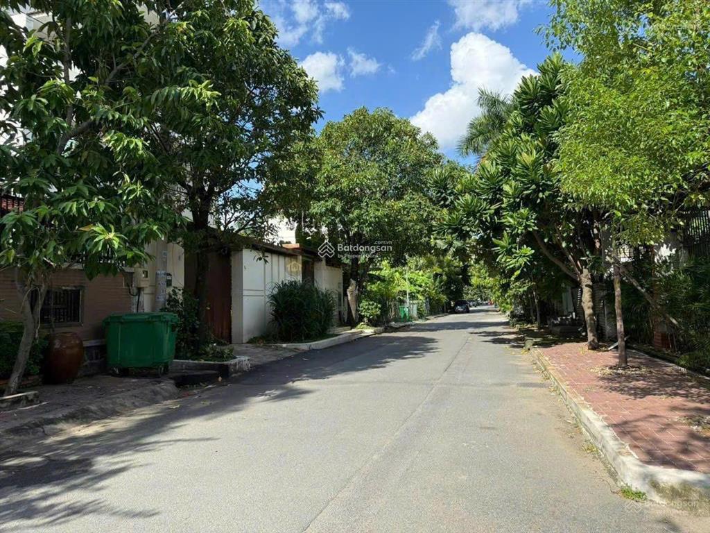Bán gấp biệt thự sang trọng 350m² tại nguyễn văn hưởng, thảo điền, quận 2 giá siêu tốt chỉ 105 tỷ