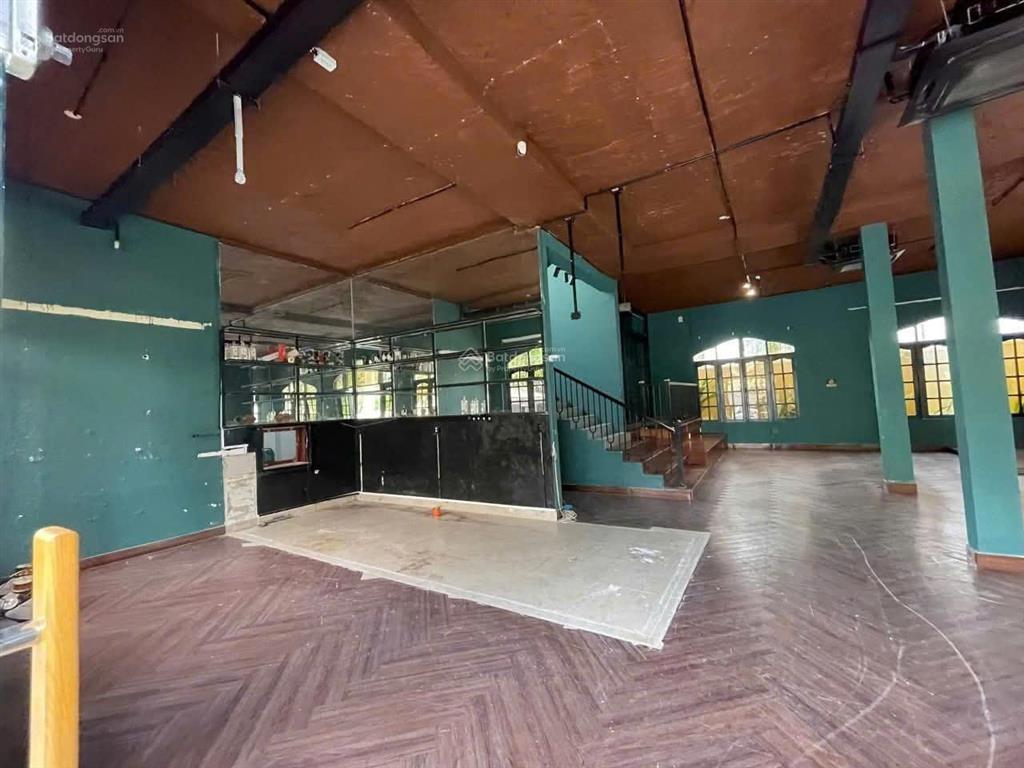 Cho thuê biệt thự góc 2 mặt tiền trần văn sắc, thảo điền 600m2, hồ bơi riêng  chỉ 7.000 usd/tháng
