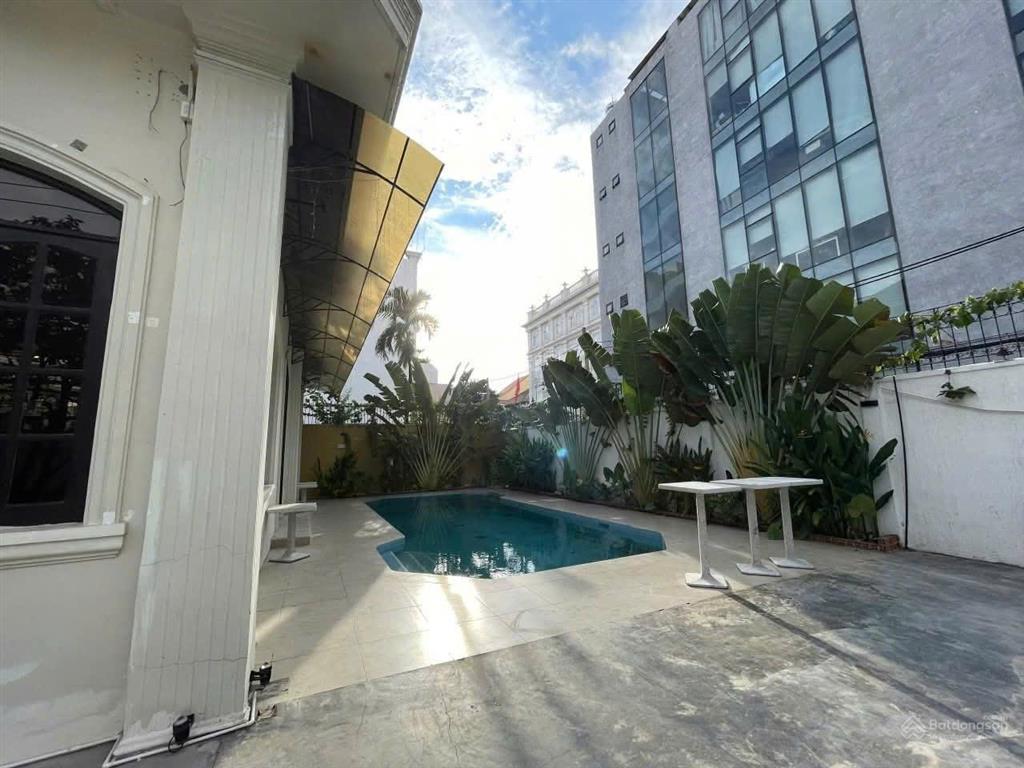 Cho thuê biệt thự góc 2 mặt tiền trần văn sắc, thảo điền 600m2, hồ bơi riêng  chỉ 7.000 usd/tháng