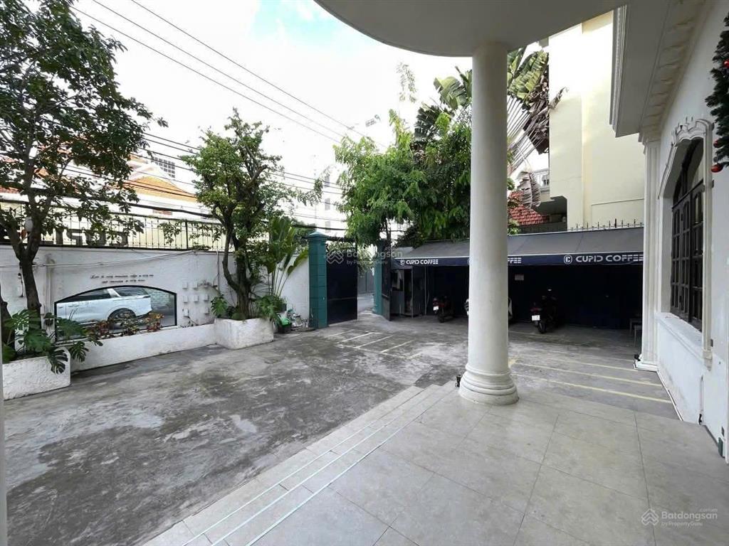 Cho thuê biệt thự góc 2 mặt tiền trần văn sắc, thảo điền 600m2, hồ bơi riêng  chỉ 7.000 usd/tháng