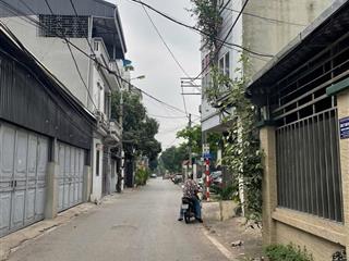 Cần bán nhà gấp giá hợp lý nhất khu vực, đường oto tránh. gần hồ điều hoà to nhất quận long biên