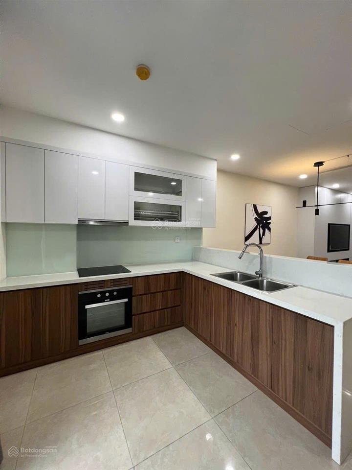 Bán gấp ch golden park 96m2 3 ngủ, giá 9.7 tỷ full nội thất, có slot ô tô, view đẹp  0838 452 ***