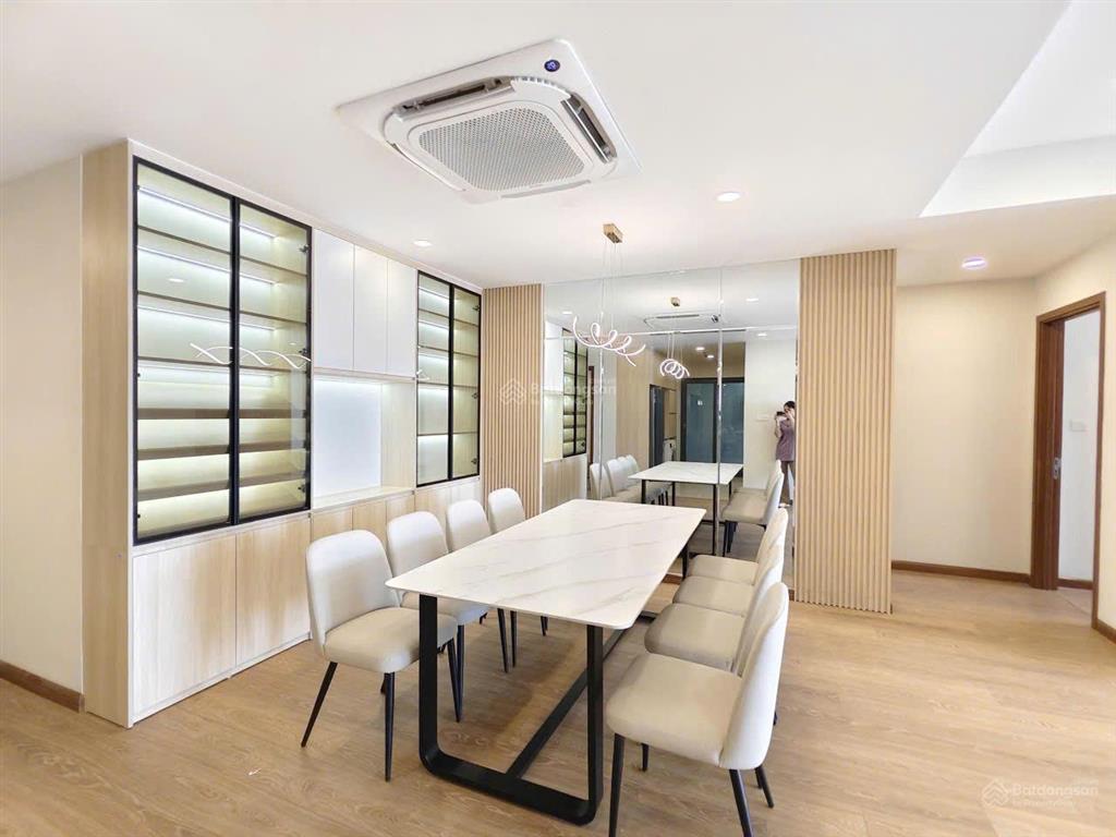 Bql cho thuê ch golden palace, căn 3 phòng ngủ full đồ giá 15 triệu/tháng. 0838 452 ***